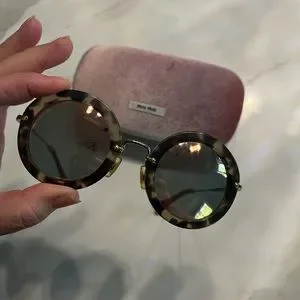 Miu Miu sunglasses Great Condition No scratches Miu Miu | Accessories | Miu Miu Sunglasses Great Condition  main image 4